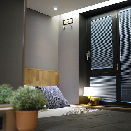 Hostel Cleo Seoul Hongdae Εξωτερικό φωτογραφία
